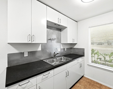 910 Bret Ln - Photo Thumbnail 10