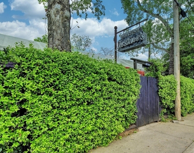 910 Bret Ln - Photo Thumbnail 27