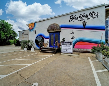 910 Bret Ln - Photo Thumbnail 32