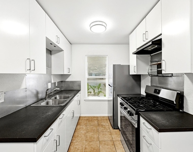 910 Bret Ln - Photo Thumbnail 9