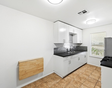 910 Bret Ln - Photo Thumbnail 7