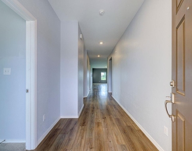 1716 Frontenac St - Photo Thumbnail 2