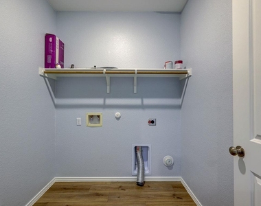 1716 Frontenac St - Photo Thumbnail 5
