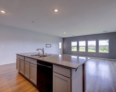 1716 Frontenac St - Photo Thumbnail 7