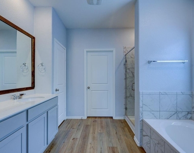 1716 Frontenac St - Photo Thumbnail 16