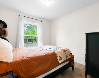 1808 Forest Hill Dr - Photo Thumbnail 11
