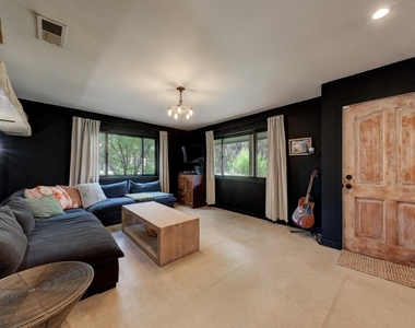 152 Spoke Ln - Photo Thumbnail 9