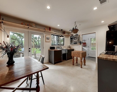 152 Spoke Ln - Photo Thumbnail 4