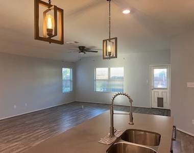 424 Cosmos Ln - Photo Thumbnail 7