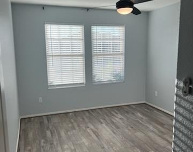 424 Cosmos Ln - Photo Thumbnail 8