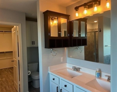 424 Cosmos Ln - Photo Thumbnail 9