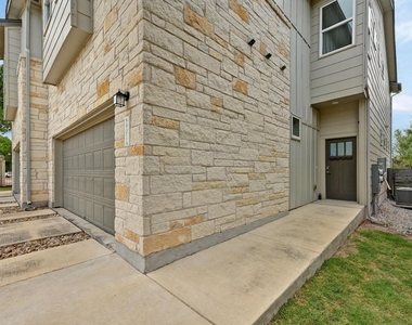 8901 Parker Ranch Cir - Photo Thumbnail 2