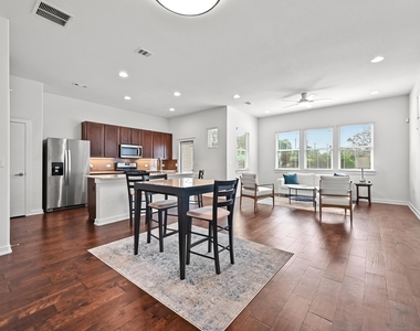 8901 Parker Ranch Cir - Photo Thumbnail 4