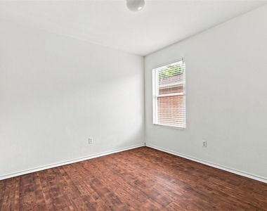 5708 Colinton Ave - Photo Thumbnail 10