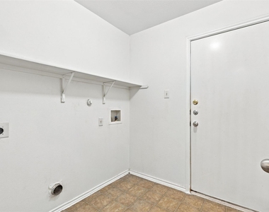 5708 Colinton Ave - Photo Thumbnail 12