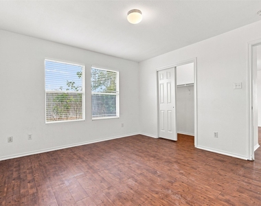 5708 Colinton Ave - Photo Thumbnail 8