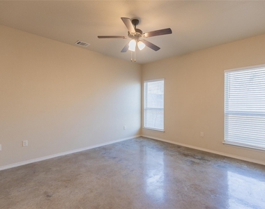 271 Joanne Loop Loop - Photo Thumbnail 19