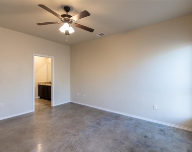 271 Joanne Loop Loop - Photo Thumbnail 7