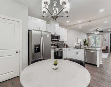18803 Hogan Cir - Photo Thumbnail 10