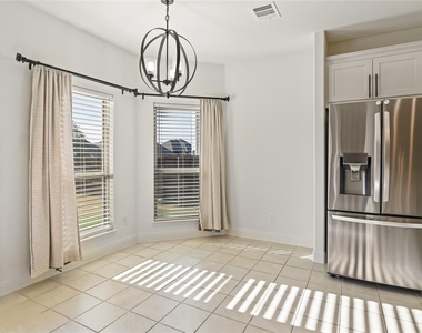 1611 Mcmaster Ln - Photo Thumbnail 7