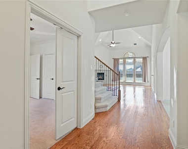 1611 Mcmaster Ln - Photo Thumbnail 15
