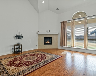 1611 Mcmaster Ln - Photo Thumbnail 9