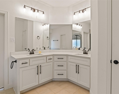 1611 Mcmaster Ln - Photo Thumbnail 24