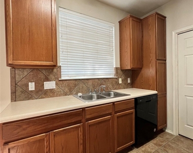 2632 Century Park Blvd - Photo Thumbnail 6