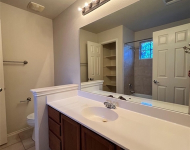 2632 Century Park Blvd - Photo Thumbnail 10