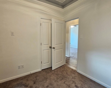2800 Seneca Path - Photo Thumbnail 9