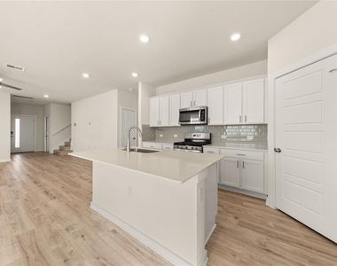 13809 Lubeck Dr - Photo Thumbnail 7