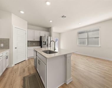 13809 Lubeck Dr - Photo Thumbnail 9