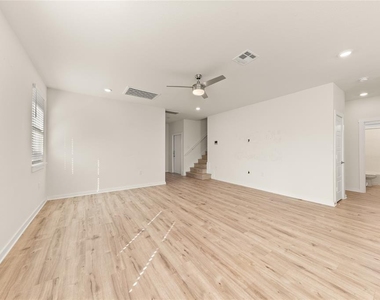 13809 Lubeck Dr - Photo Thumbnail 4