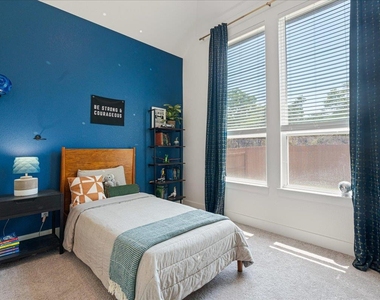120 Shady Spring Trl - Photo Thumbnail 19