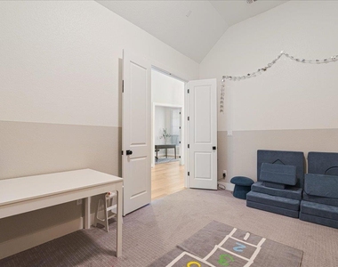 120 Shady Spring Trl - Photo Thumbnail 8