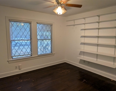 1006 Brentwood St - Photo Thumbnail 5