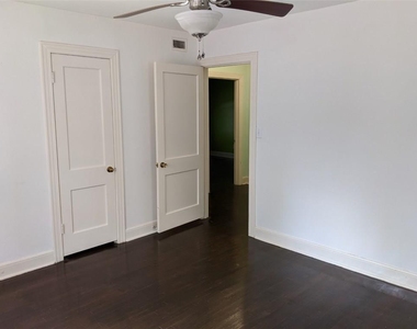 1006 Brentwood St - Photo Thumbnail 6