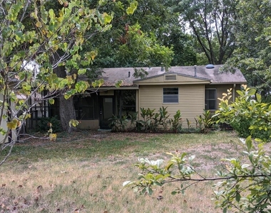 1006 Brentwood St - Photo Thumbnail 14