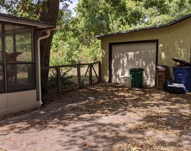1006 Brentwood St - Photo Thumbnail 16