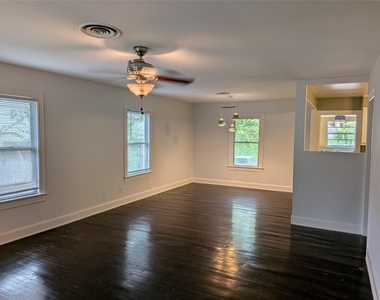 1006 Brentwood St - Photo Thumbnail 18