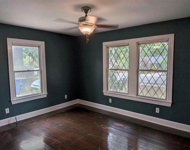 1006 Brentwood St - Photo Thumbnail 4