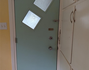 1006 Brentwood St - Photo Thumbnail 11