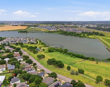 2903 Pioneer Way - Photo Thumbnail 26