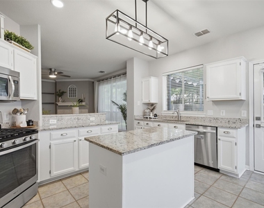 2903 Pioneer Way - Photo Thumbnail 10