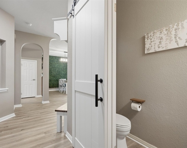 2903 Pioneer Way - Photo Thumbnail 13