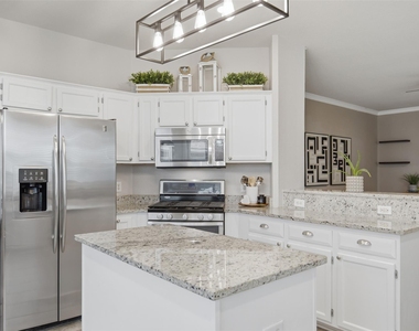 2903 Pioneer Way - Photo Thumbnail 9