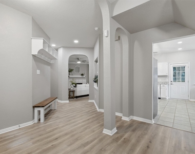 2903 Pioneer Way - Photo Thumbnail 6