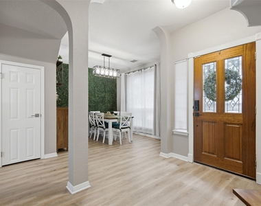 2903 Pioneer Way - Photo Thumbnail 4