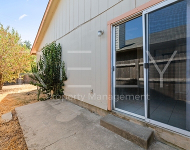 409 Greenlawn Blvd - Photo Thumbnail 25