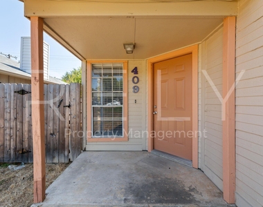 409 Greenlawn Blvd - Photo Thumbnail 3